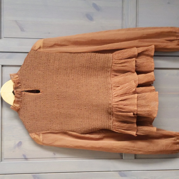 En Saison Smocked Chiffon Top - Picture 6 of 10